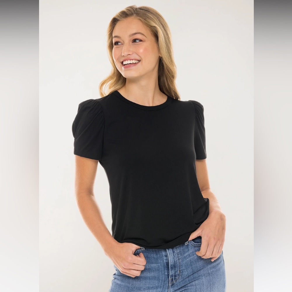 FILORO JULIETTE Women's Puff Shoulder Short Sleeve T-Shirt in size small